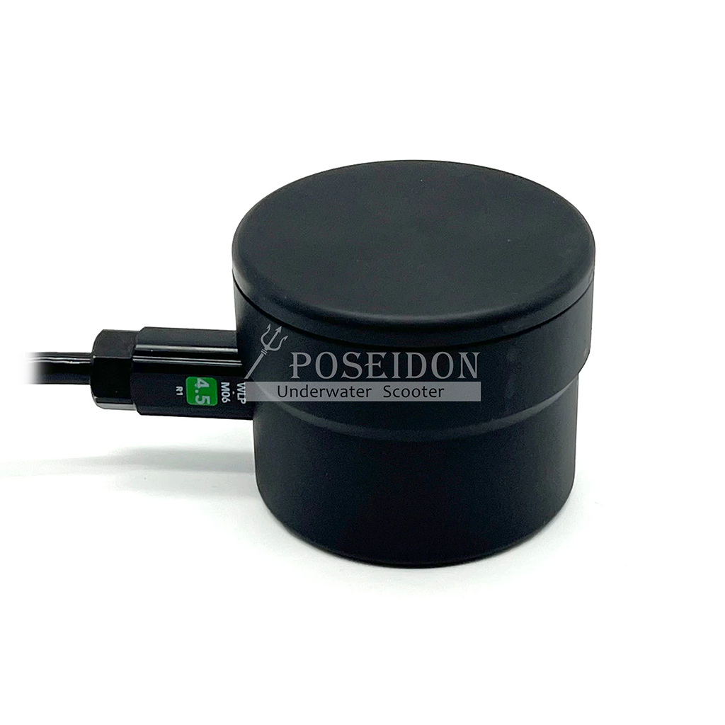 Sonar 聲納高度計與迴聲測深儀本體連接線材與介面端子,顯示外接電源或訊號連接狀態。 Sonar 聲納高度計與迴聲測深儀本體連接線材與介面端子,顯示外接電源或訊號連接狀態。